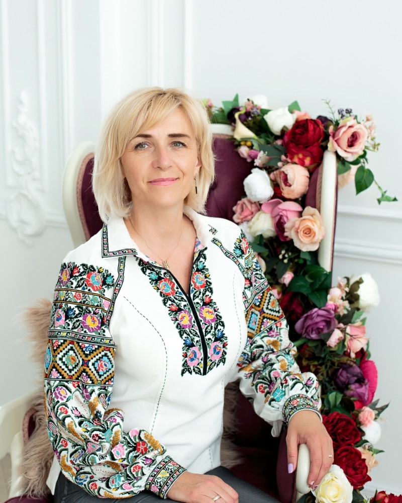 Жіноча вишиванка “Королівська”