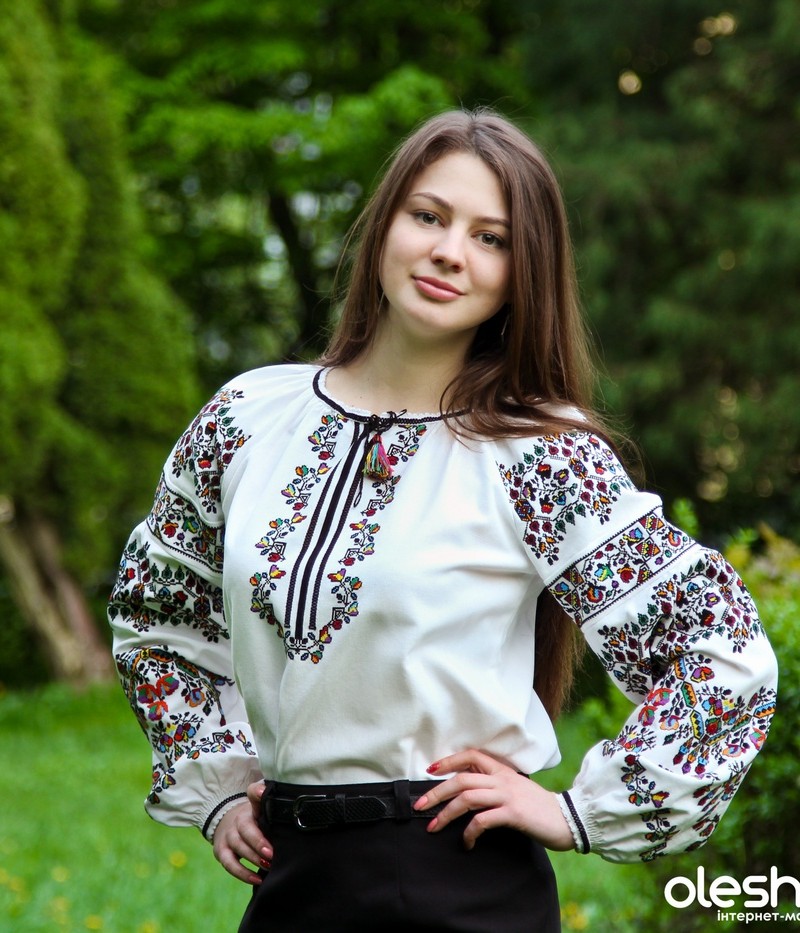 Жіноча вишиванка “Ранковий серпанок”
