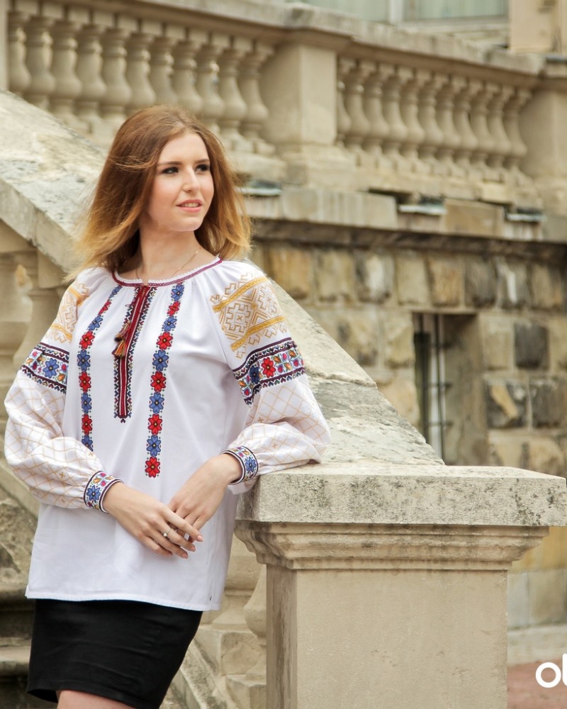 Жіноча вишиванка “Польовий цвіт”